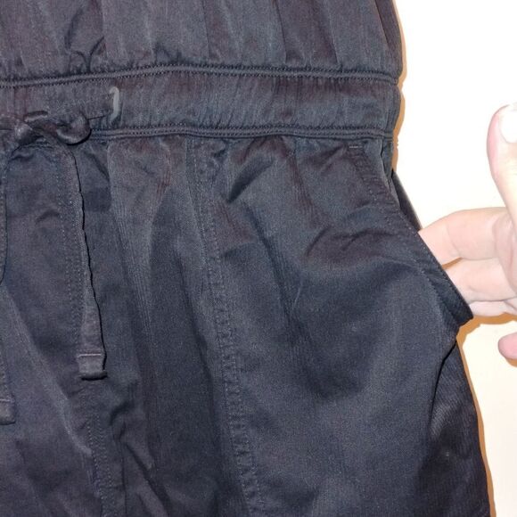 Stay Stylish and Comfortable with The North Face Dress - Picture 6 of 8